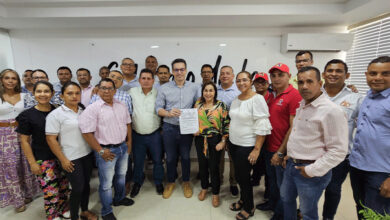 Photo of Firman acuerdo colectivo con sindicatos de maestros