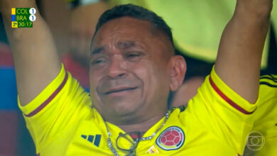 Photo of Así fue la emotiva celebración del “Mane” Díaz por el doblete de su hijo contra Brasil