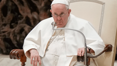 Photo of Homosexuales y transexuales podrán ser padrinos en bodas y bautismos: papa Francisco
