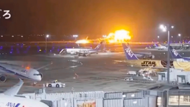 Photo of Cinco muertos tras chocar un avión de Japan Airlines con 379 pasajeros con otro en el aeropuerto de Tokio